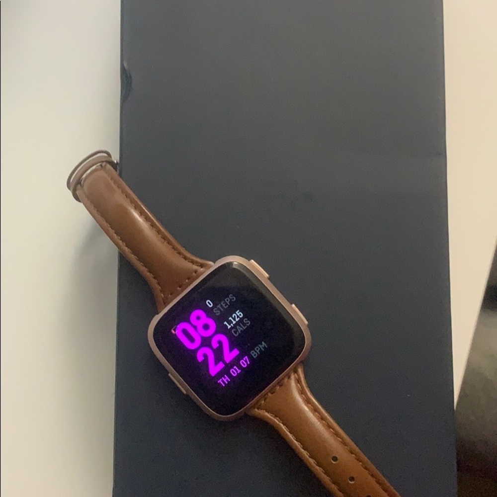 Fitbit Versa Watch (Rose Gold)